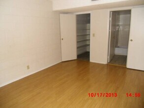 605 S Royal Crest Cir in Las Vegas, NV - Building Photo - Building Photo