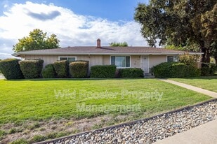 7256 S Land Park Dr in Sacramento, CA - Building Photo