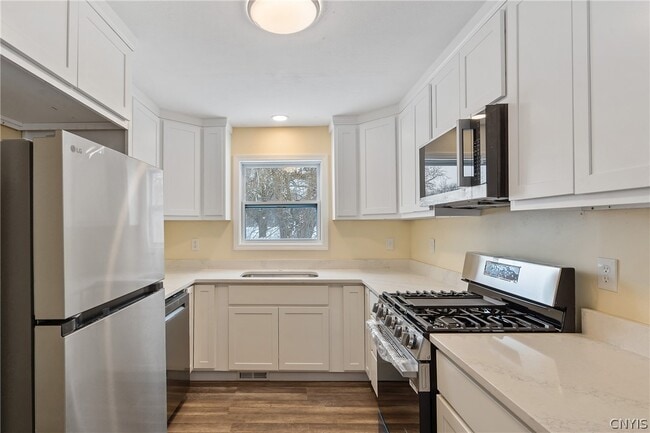 429 Beechwood Ave in Liverpool, NY - Building Photo - Building Photo