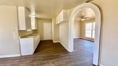 1828 E 1st St in Lubbock, TX - Building Photo - Building Photo