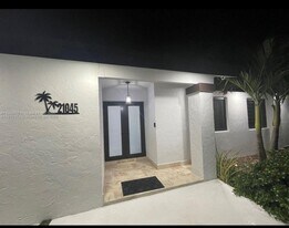 21045 SW 124th Ave Rd in Miami, FL - Building Photo