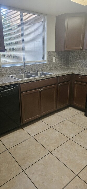 32551 Shifting Sands Trail in Cathedral City, CA - Building Photo