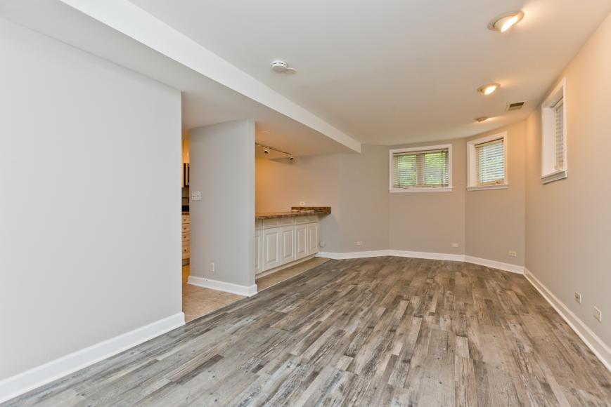 1427 W Winona St in Chicago, IL - Building Photo