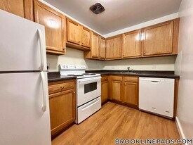 312 Tappan St in Brookline, MA - Building Photo