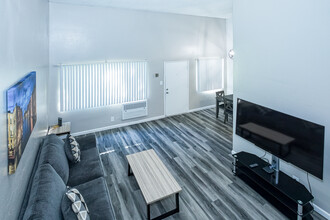 The Diplomat Apartments in Las Vegas, NV - Building Photo - Interior Photo