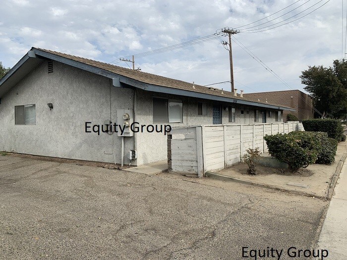 2436 W Caldwell Ave in Visalia, CA - Building Photo