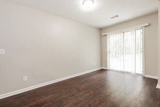 6346 Hickory Ln Cir in Union City, GA - Building Photo - Building Photo