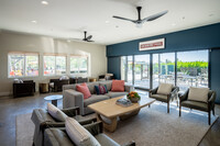 Seacrest Apartments in San Clemente, CA - Foto de edificio - Interior Photo