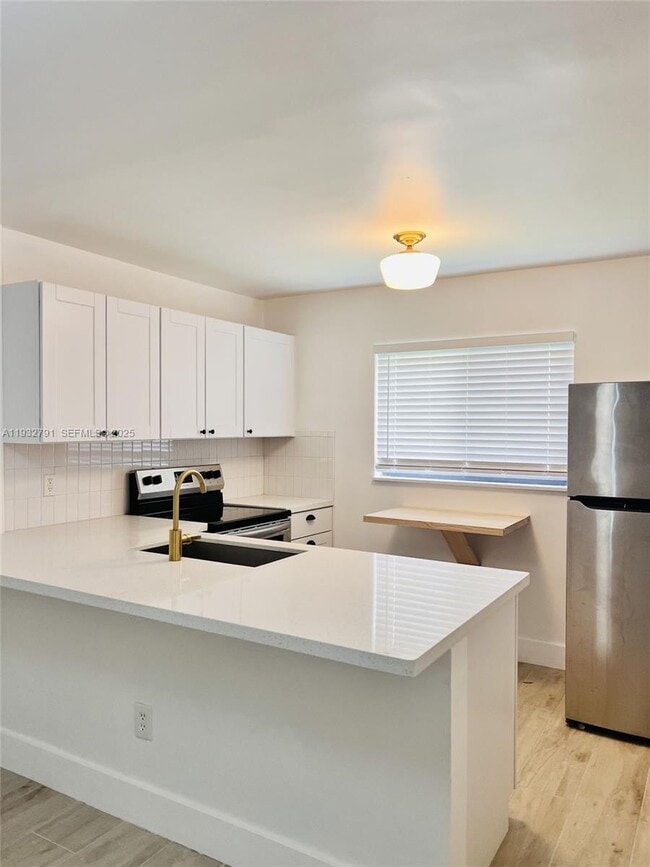 910 SW 4th Ave in Miami, FL - Building Photo - Building Photo