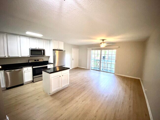 102 N Lakeside Dr in Lake Worth Beach, FL - Building Photo - Building Photo