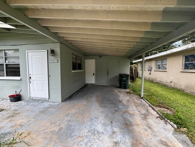 724 Greenway Pl in Daytona Beach, FL - Building Photo - Building Photo