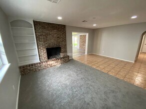 8133 NW 26th St in Bethany, OK - Foto de edificio - Building Photo