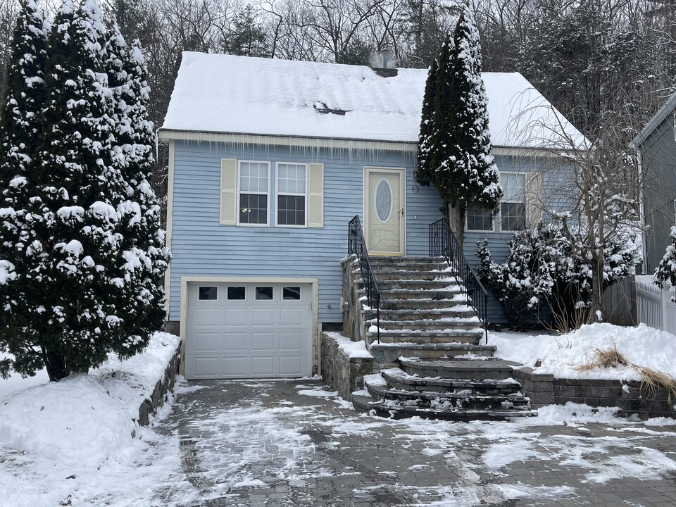 17 Azalea Ln in Marlborough, MA - Foto de edificio