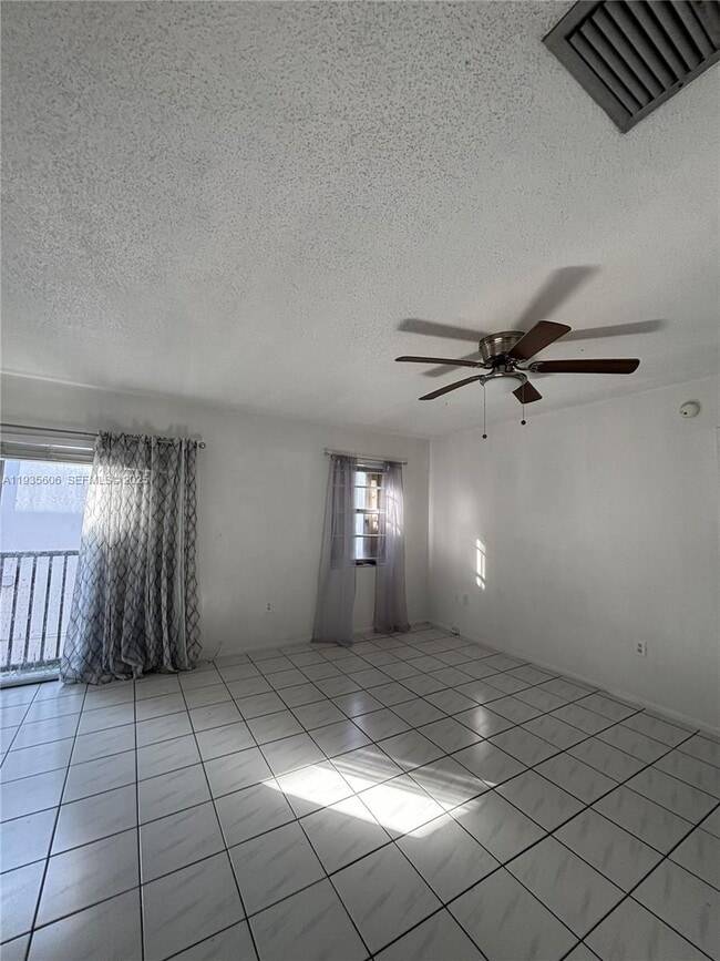 8425 Harding Ave in Miami Beach, FL - Building Photo - Building Photo