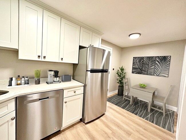89 Cottage St, Unit #2 in Boston, MA - Building Photo - Building Photo