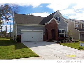 1009 Wainscott Dr in Waxhaw, NC - Building Photo