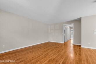 562 Innkeeper Ln in Toms River, NJ - Building Photo - Building Photo
