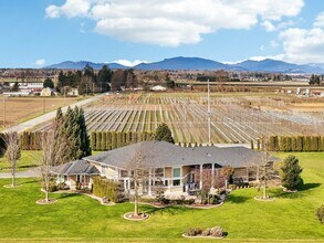 15541 Bradshaw Rd in Mount Vernon, WA - Building Photo - Building Photo