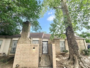 9164 Wilcrest Dr in Houston, TX - Building Photo - Building Photo