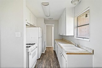 105 Plum St in La Marque, TX - Building Photo - Building Photo