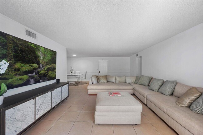 3200 S Ocean Blvd in Palm Beach, FL - Building Photo - Building Photo