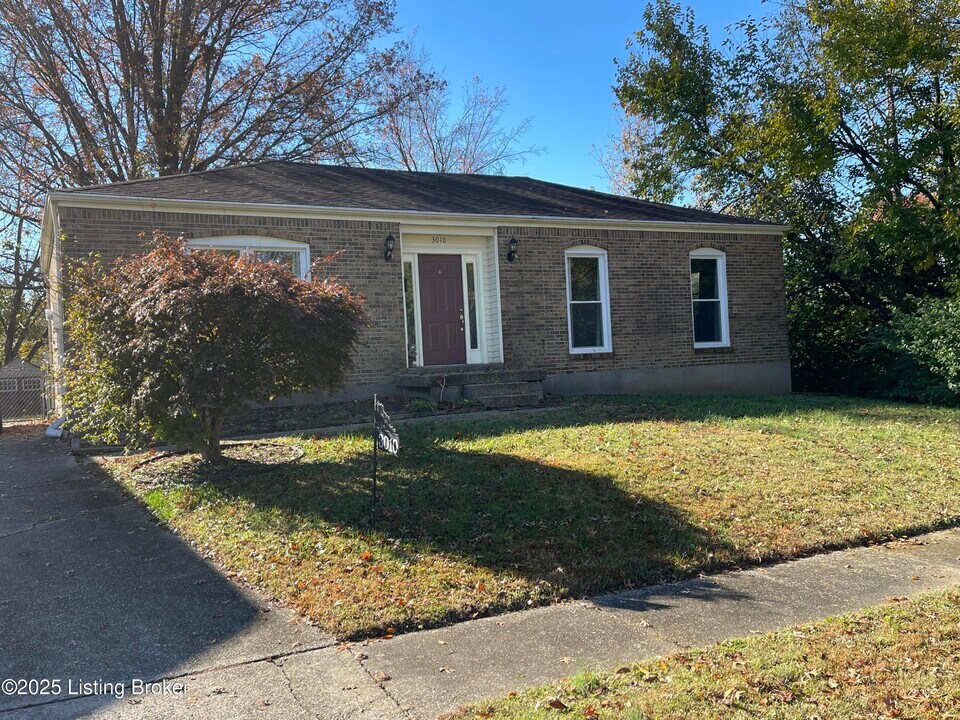 3010 Arjay Ln in Louisville, KY - Building Photo