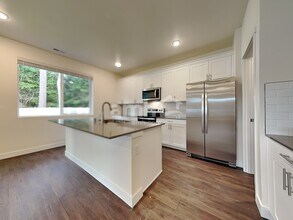 7930 Verona Loop in Olympia, WA - Foto de edificio - Building Photo