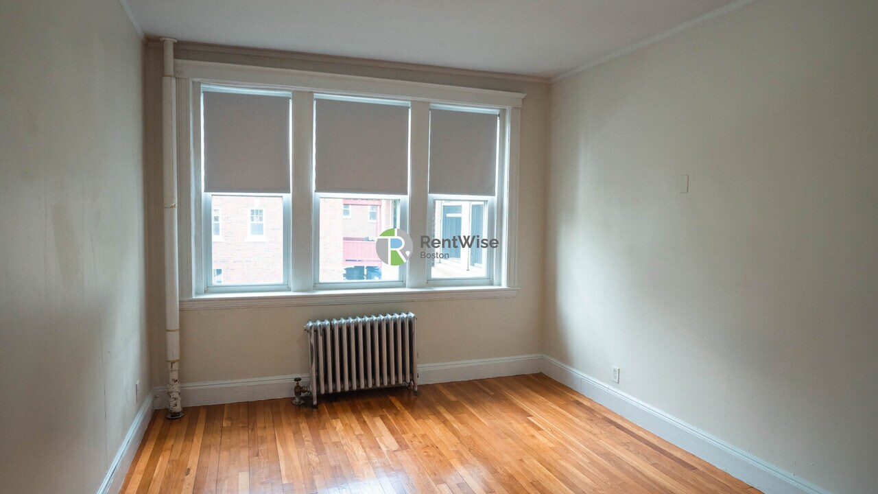 1800 Commonwealth Ave in Boston, MA - Building Photo