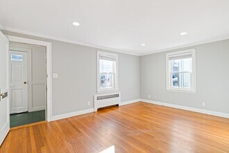 126 Washington Ave in Waltham, MA - Building Photo - Building Photo