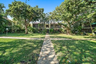 150 Pineview Rd in Jupiter, FL - Building Photo - Building Photo