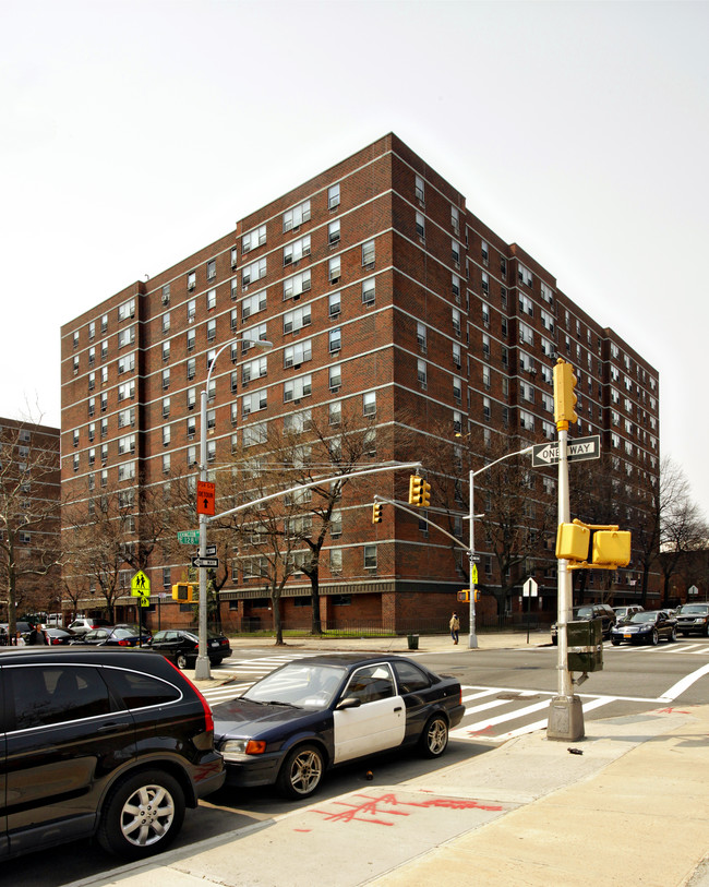 AK Houses in New York, NY - Foto de edificio - Building Photo