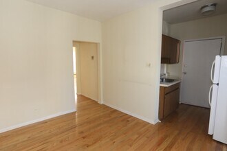 625.5 W Barry Ave in Chicago, IL - Building Photo - Building Photo