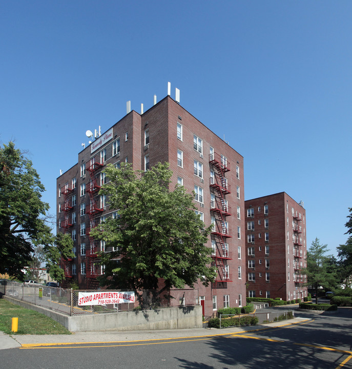 Kennedy Plaza in Jamaica, NY - Building Photo