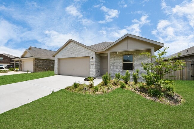 property at 1607 Red Oak Dr