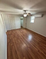 5520 Menard Ave in Galveston, TX - Building Photo