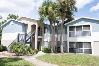 Park Village Apartments in Melbourne, FL - Foto de edificio - Building Photo