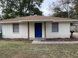 906 E Walnut St in Hillsboro, TX - Building Photo