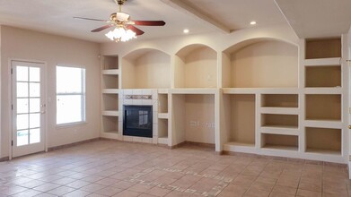 6120 La Posta Dr in El Paso, TX - Building Photo - Building Photo