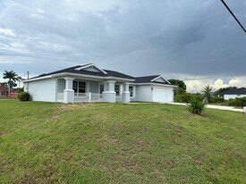 1401 N Gator Cir in Cape Coral, FL - Building Photo