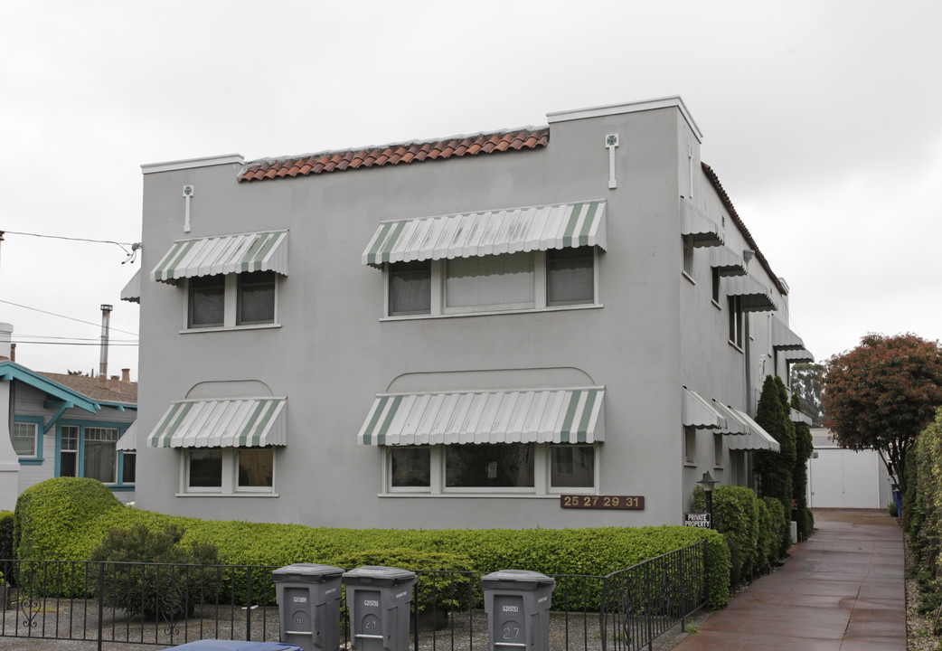 25-31 Oakes Blvd in San Leandro, CA - Foto de edificio