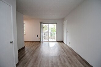 5704 SW Beaverton Hillsdale Hwy in Portland, OR - Building Photo - Building Photo