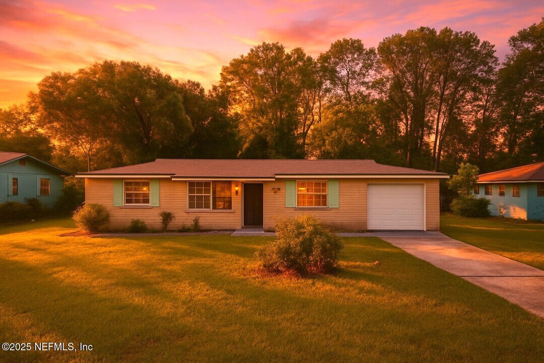 4504 Lincrest Dr S in Jacksonville, FL - Building Photo