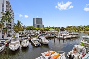 1720 NW N River Dr in Miami, FL - Building Photo