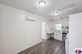 8454 Zelzah Ave in Northridge, CA - Building Photo - Building Photo