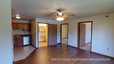 1007 W Ridge St in Marquette, MI - Building Photo - Building Photo