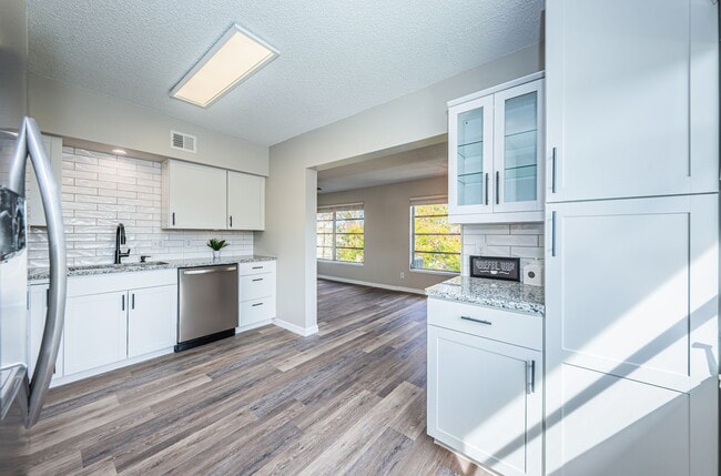 2426 Ecuadorian Way in Clearwater, FL - Building Photo - Building Photo