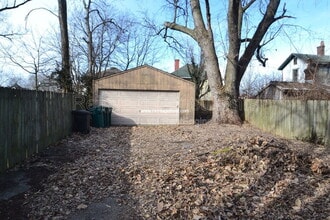 8465 Anthony Wayne Ave in Cincinnati, OH - Building Photo - Building Photo