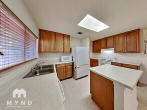 205 Covala Dr in Cedar Park, TX - Foto de edificio - Building Photo