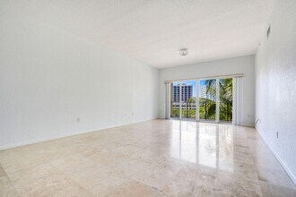 1650 Presidential Way in West Palm Beach, FL - Building Photo - Building Photo