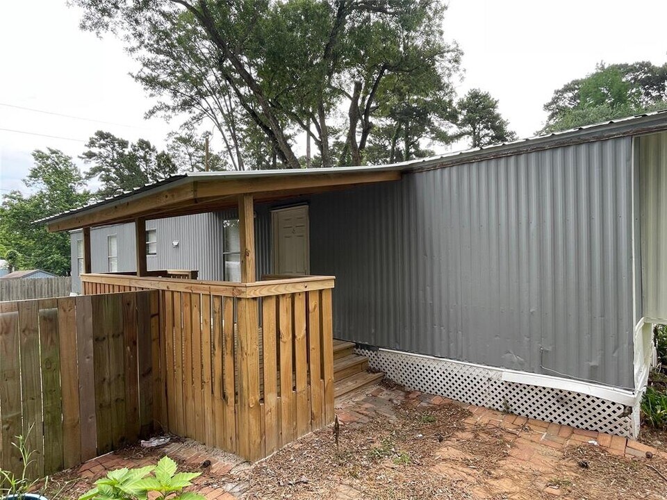 13328 Brigadier Dr in Willis, TX - Building Photo